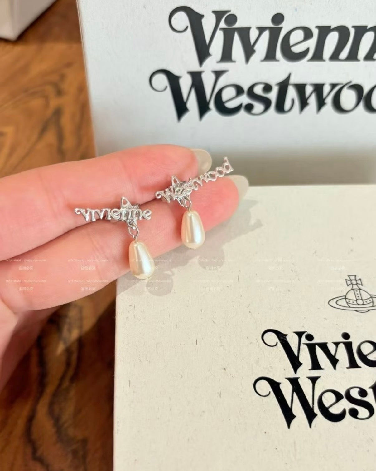 Vivienne Westwood Amelia Pearl Bracelet Gold Double Layer Bracelet [New Arrival! Great value for two!]