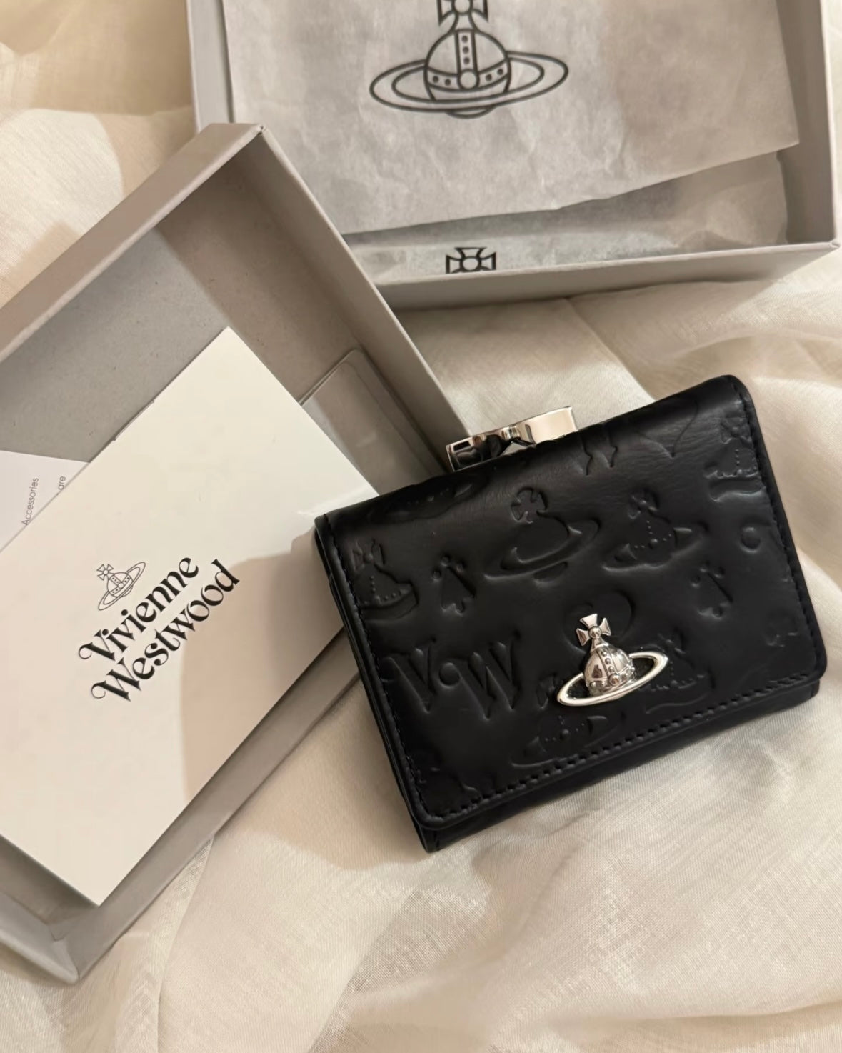 Vivienne Westwood 超限量啞黑星球壓紋系列 日本限定 [日本直送]