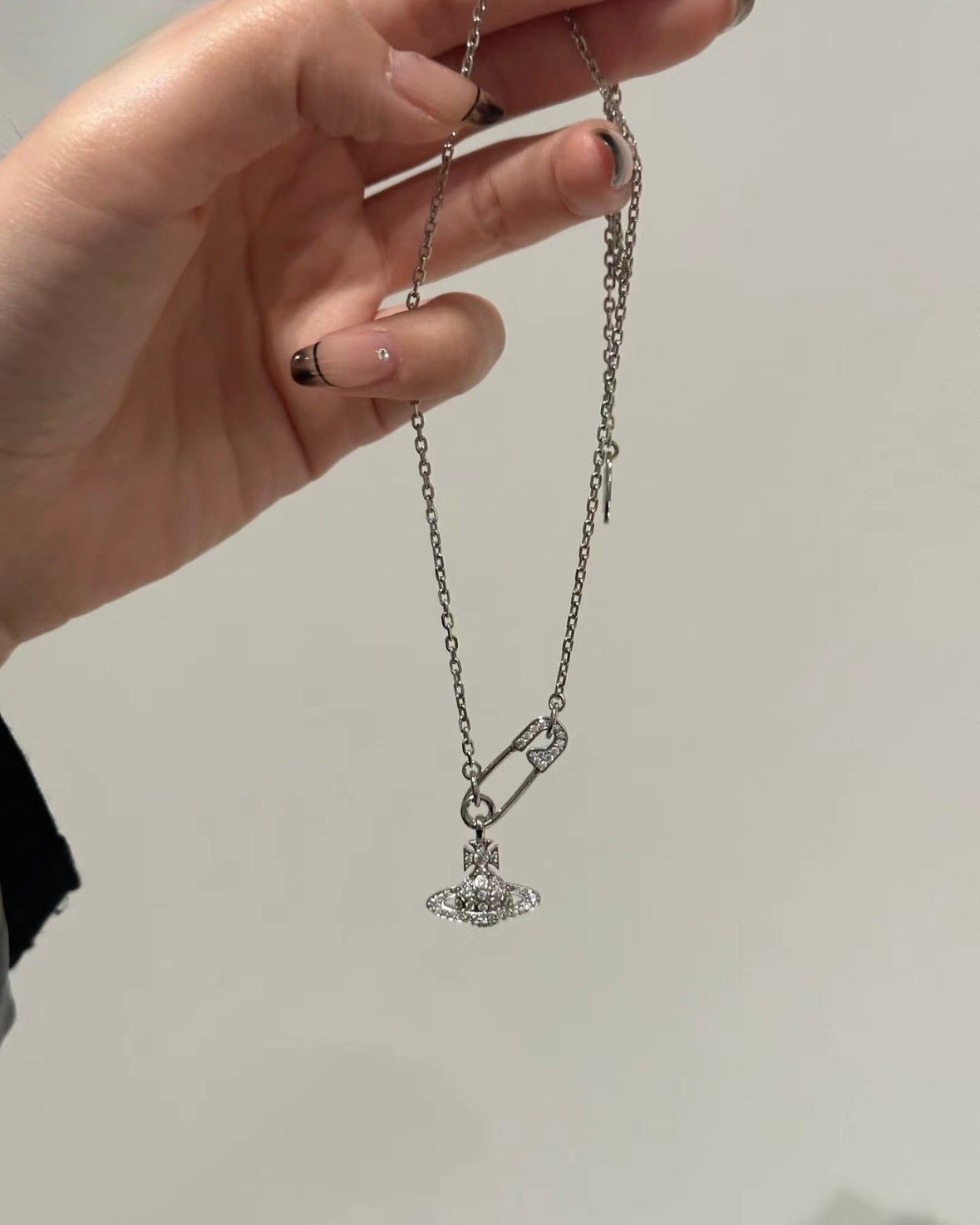 Vivienne Westwood Lucrece Orb Necklace［最新上架扣針款!］