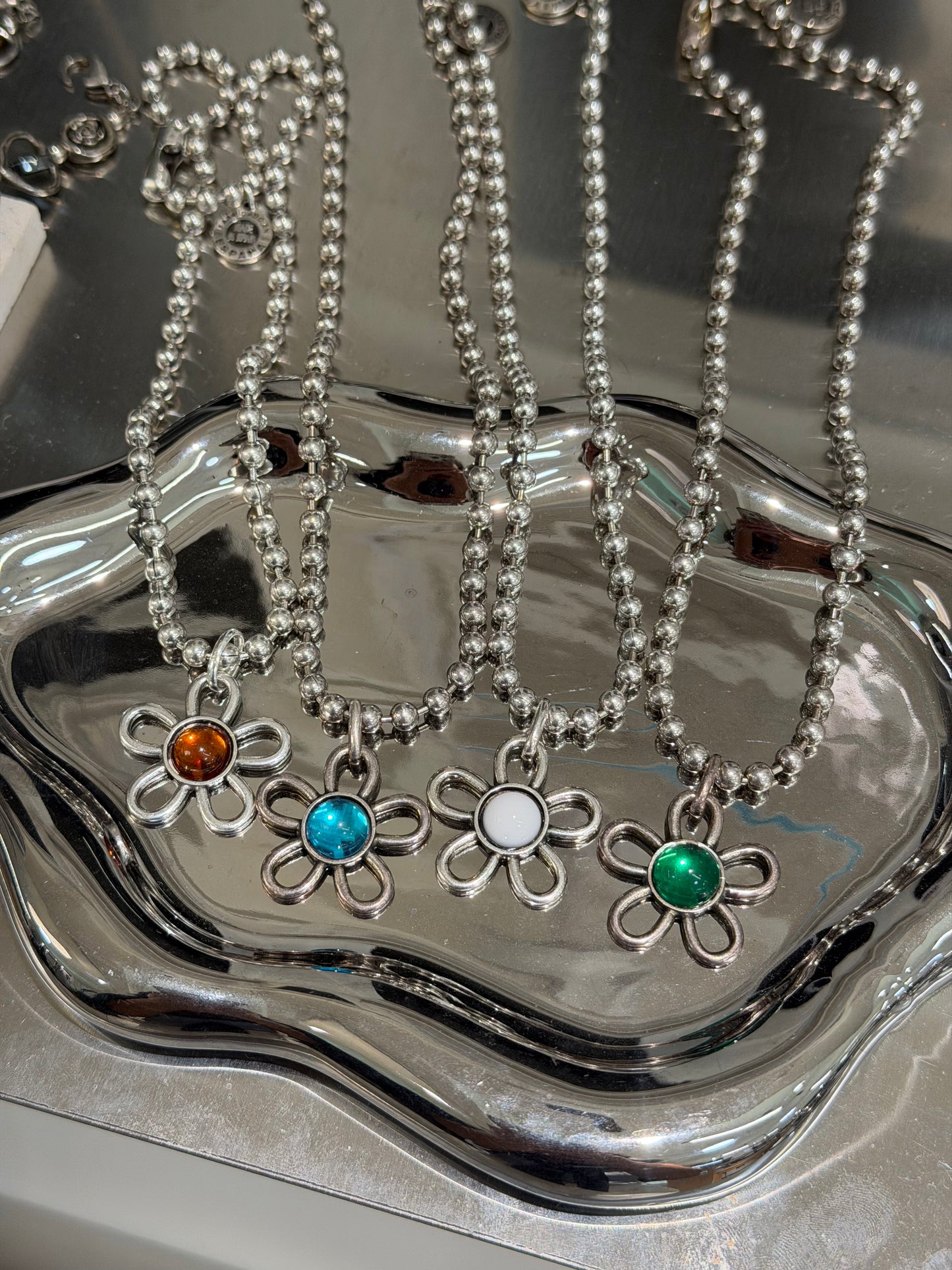 Otro Accesorio 西班牙手工飾物 - Ball Ball Flower Necklace［NEW ITEM! 門市已售出多條］