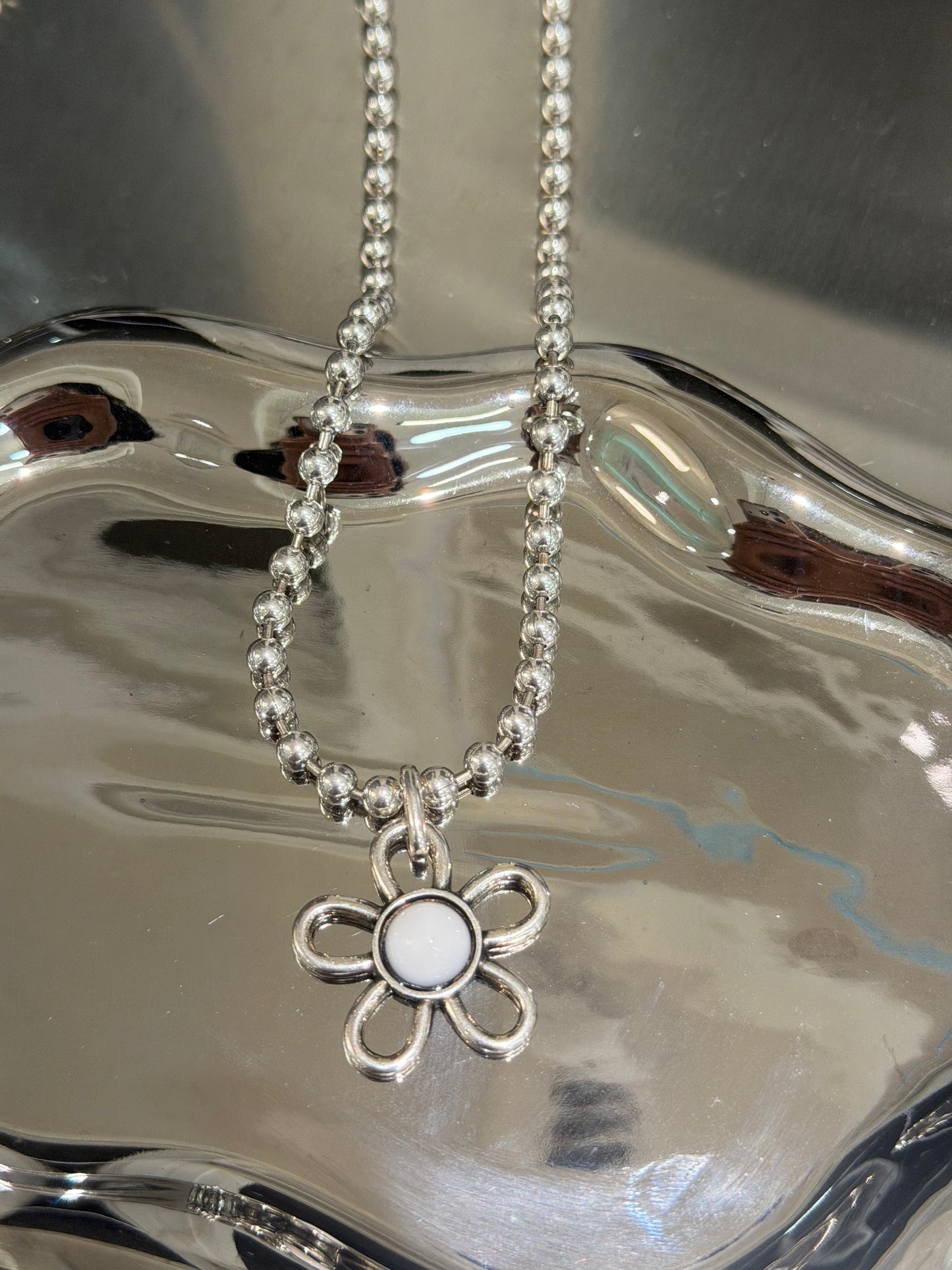 Otro Accesorio 西班牙手工飾物 - Ball Ball Flower Necklace［NEW ITEM! 門市已售出多條］