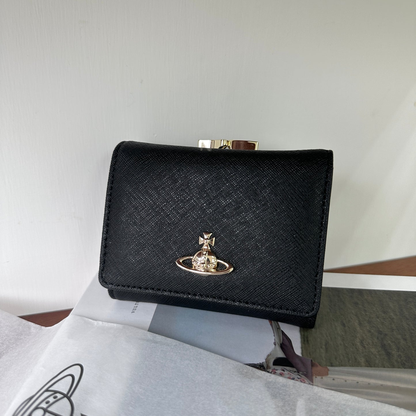 Vivienne Westwood Small Frame Wallet 復古金十字紋 [超罕有相位!]