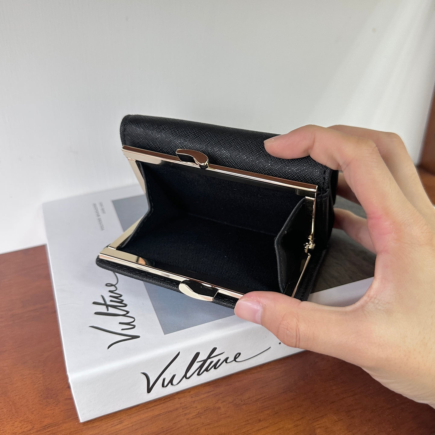 Vivienne Westwood Small Frame Wallet 復古金十字紋 [超罕有相位!]