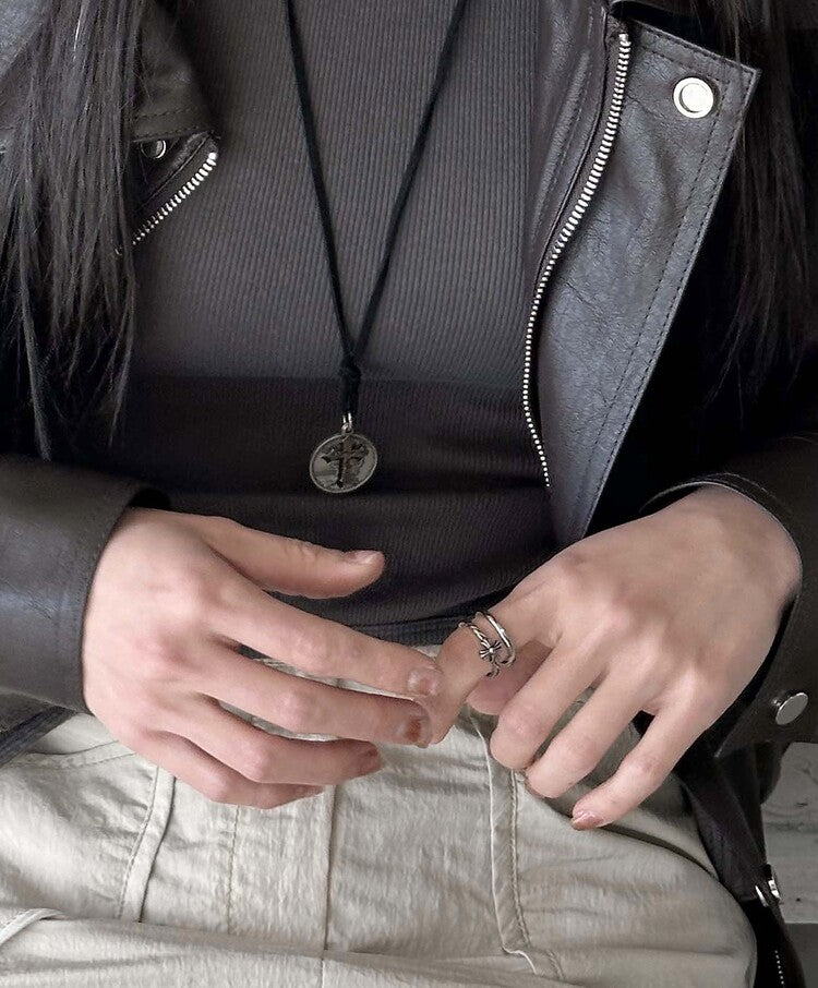 韓國選物🇰🇷 OFUSE Line Cross Ring [超多人買自由調節大小 aespa Karina同款]