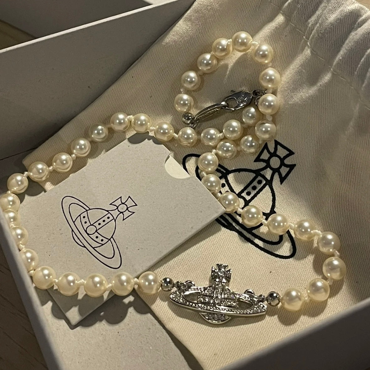 Vivienne Westwood Mini Bas Relief Pearl Choker［超限量現貨&限時優惠中!］